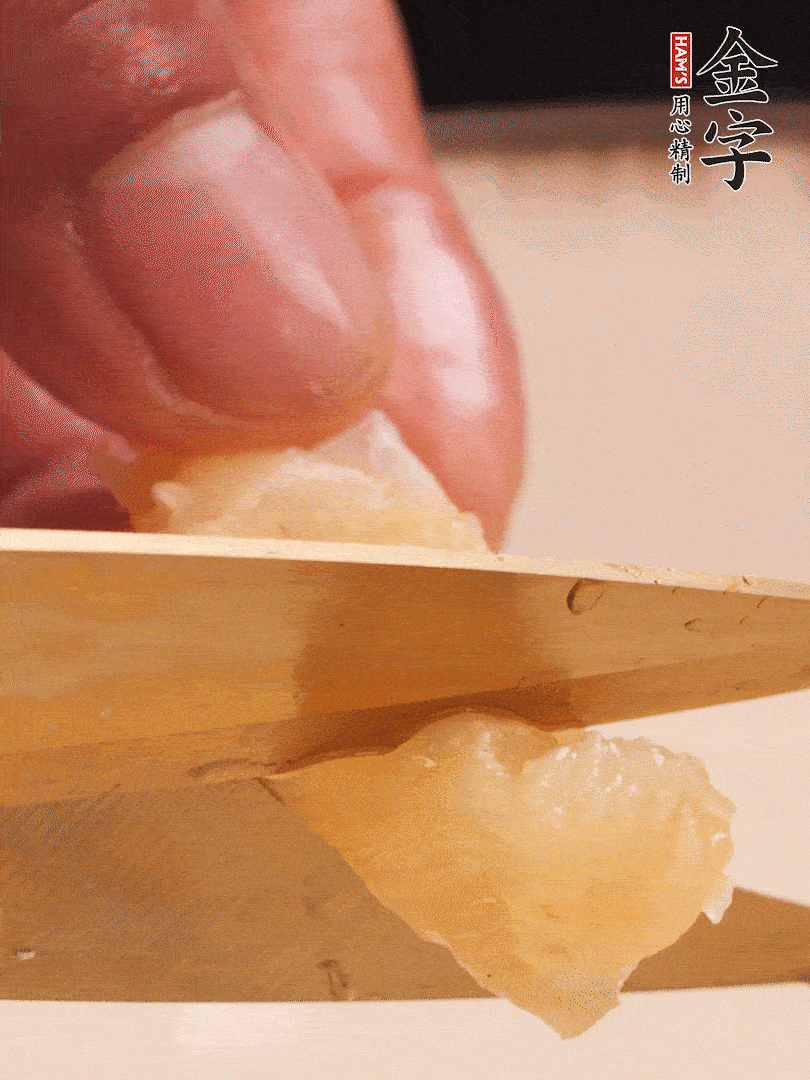 取出放入清水中，清洗表面，再剪成小段
